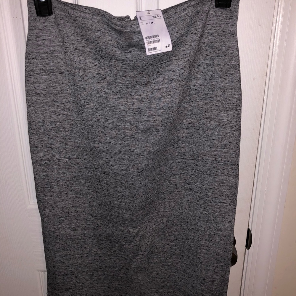 Chic gray pencil skirt